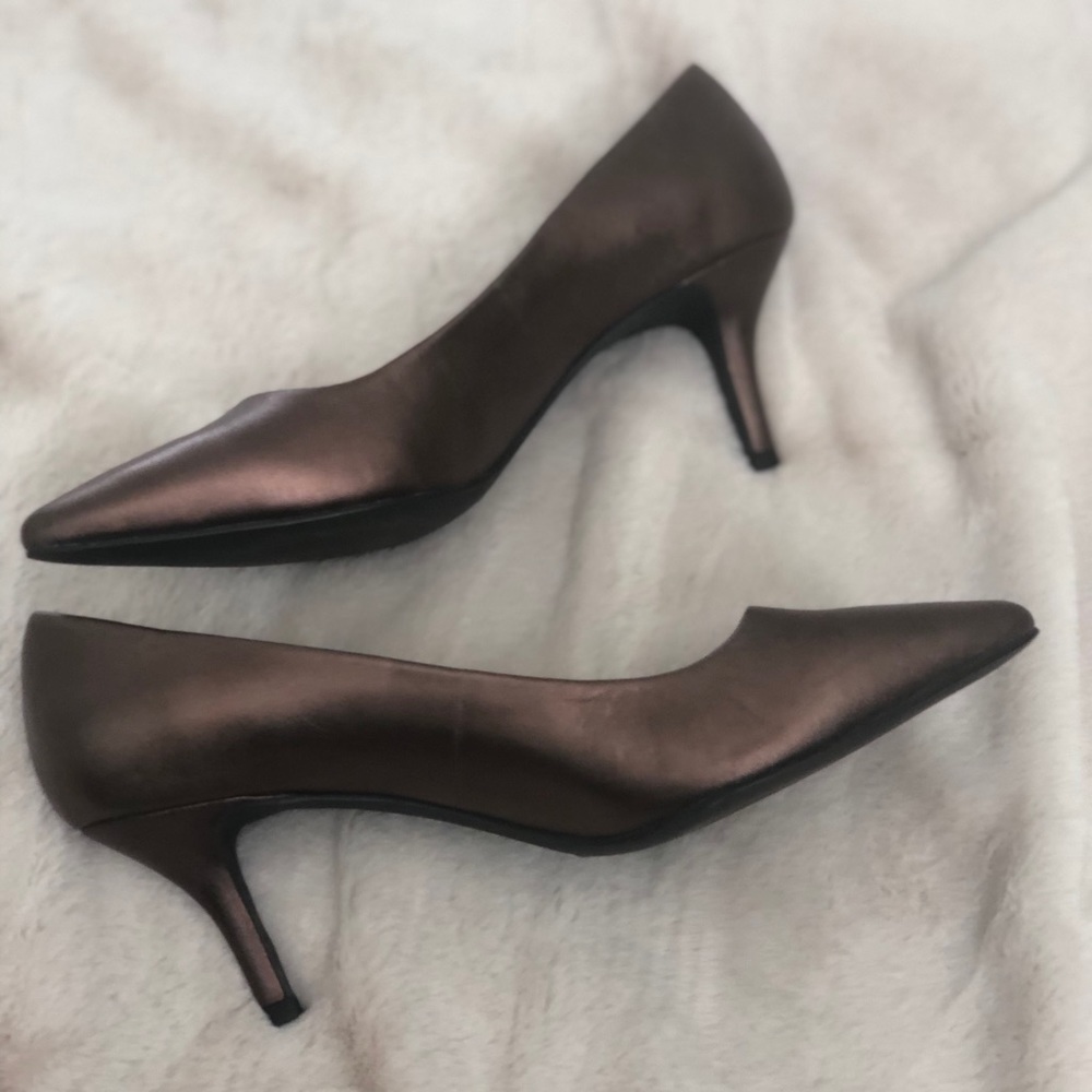 Isaac Mizrahi brown leather heels